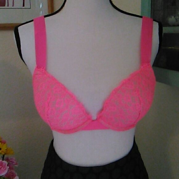 Victoria's Secret Very Sexy Push Up Bra - Picture 1 of 10